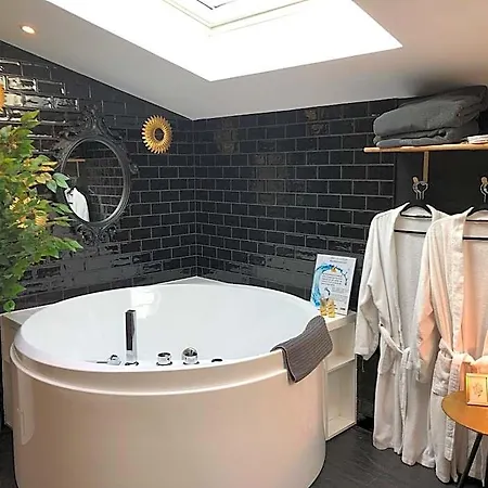 Playroom Et Nuit Insolite Hotel Sainte-Eulalie (Gironde)
